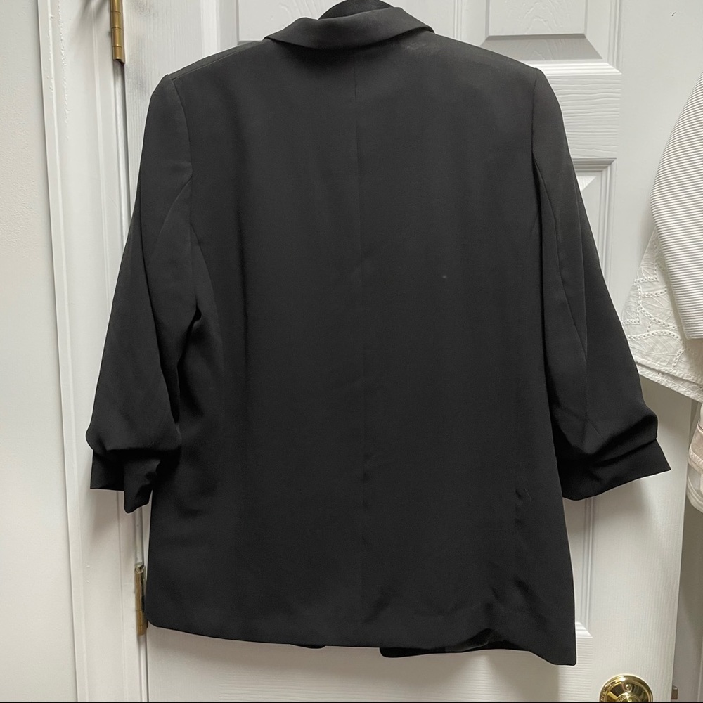 Blazer - Picture 4 of 4